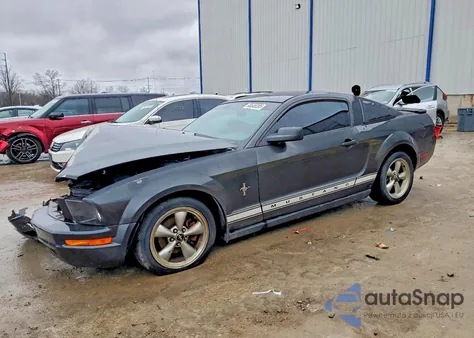 2007 Ford Mustang z USA, uszkodzony, nr VIN 1ZVHT80N275242772